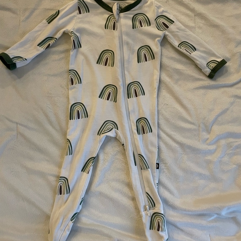 Kyte Baby zippered footie in green rainbow size 3-6m